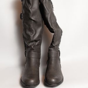 NIB women’s size 8W tall grey boots.